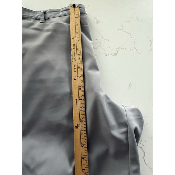 IZOD Shorts Mens Size 42 Grey Golf Chino Performance Golfer Outdoor Casual - Picture 9 of 10